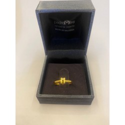 Anillo de oro amarillo de 18 kts, 750 m/m con un diamante